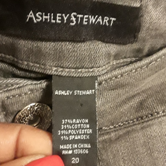 Gray distressed at the knee strait leg denim jeans - Picture 2 of 5